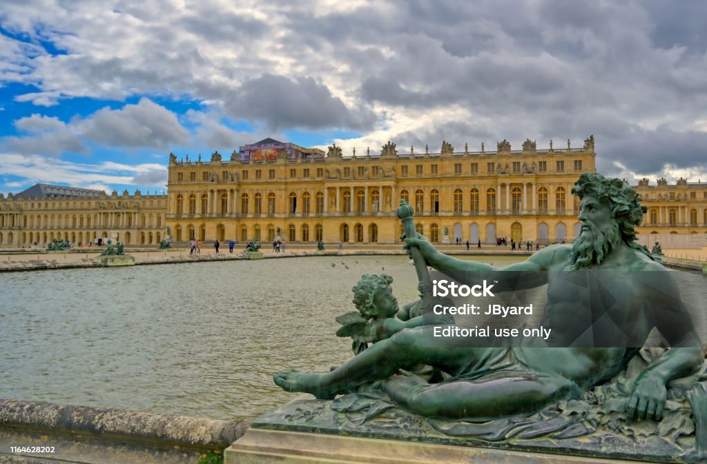 Palace of Versailles to Paris City
